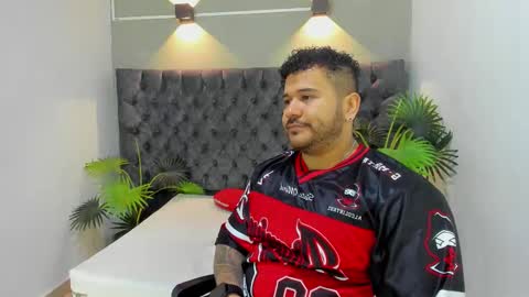 MICHAEL online show from 11-04-25, 01:32