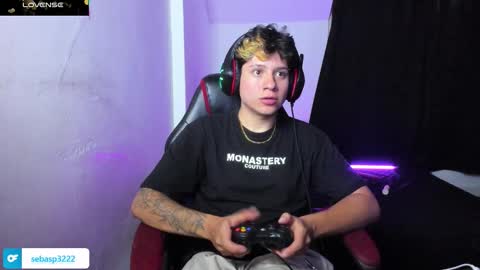 michael independent model  online show from 10-11-25, 12:54