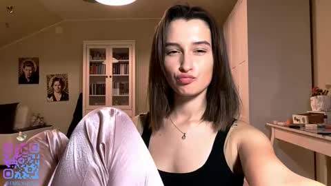 Emily online show from 11-11-25, 02:28