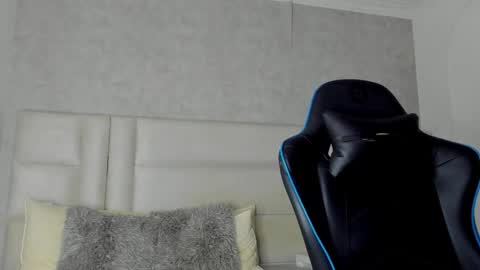 Snapshot of michael_reinolds chatting on 10-24-25, 03:03 Michael online show from 10-24-25, 03:03