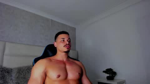 Snapshot of michael_reinolds chatting on 11-08-25, 02:23 Michael online show from 11-08-25, 02:23