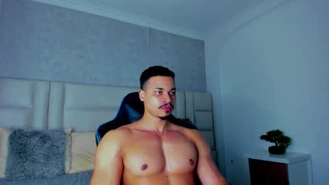 Snapshot of michael_reinolds chatting on 11-27-25, 08:16 Michael online show from 11-27-25, 08:16