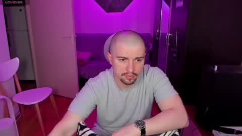 Snapshot of michael_wolfborn chatting on 07-09-26, 02:37 Michael online show from 07-09-26, 02:37