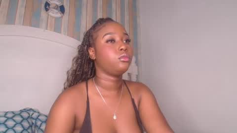 Snapshot of michaelacox chatting on 06-19-26, 07:06 Michel online show from 06-19-26, 07:06