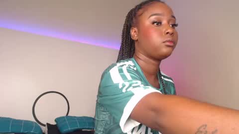 Snapshot of michaelacox chatting on 07-05-26, 12:34 Michel online show from 07-05-26, 12:34