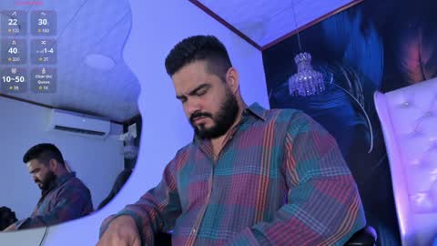 Snapshot of michaelbear_ chatting on 12-30-24, 12:09 Michael online show from 12-30-24, 12:09