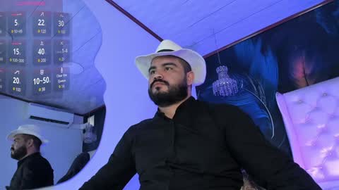 Snapshot of michaelbear_ chatting on 01-11-25, 01:01 Michael online show from 01-11-25, 01:01