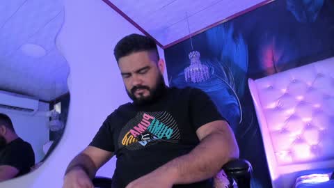 Snapshot of michaelbear_ chatting on 01-21-25, 12:39 Michael online show from 01-21-25, 12:39