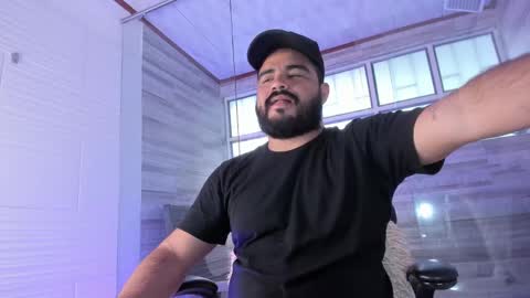 Snapshot of michaelbear_ chatting on 01-25-25, 12:47 Michael online show from 01-25-25, 12:47