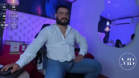 Snapshot of michaelbear_ chatting on 10-02-25, 01:40 Michael online show from 10-02-25, 01:40