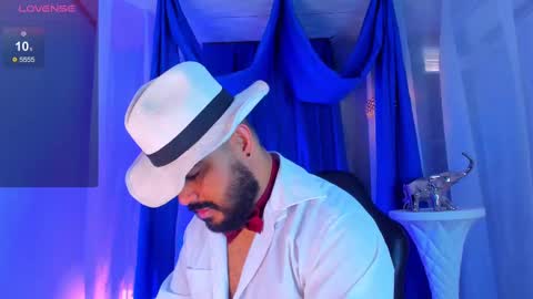 Snapshot of michaelbear_ chatting on 10-11-25, 02:04 Michael online show from 10-11-25, 02:04