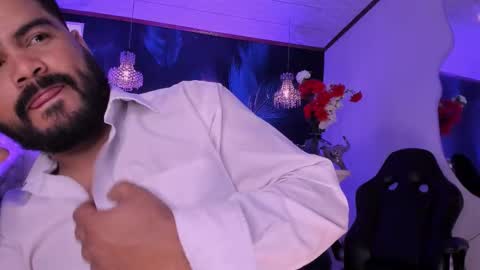 Snapshot of michaelbear_ chatting on 10-22-25, 01:44 Michael online show from 10-22-25, 01:44