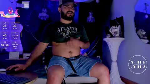 Snapshot of michaelbear_ chatting on 10-29-25, 03:25 Michael online show from 10-29-25, 03:25