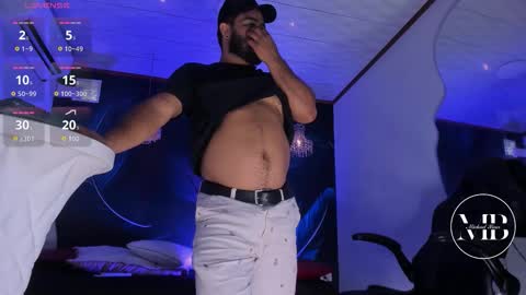 Snapshot of michaelbear_ chatting on 11-05-25, 02:06 Michael online show from 11-05-25, 02:06