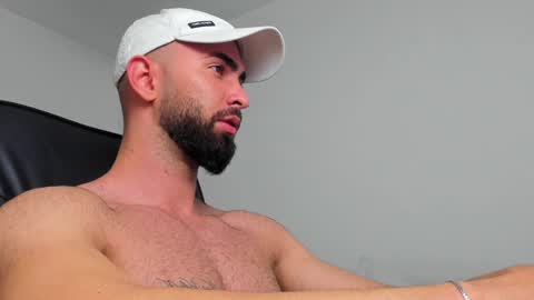 Snapshot of michaelevansx chatting on 12-23-24, 02:45 MichaelEvansx online show from 12-23-24, 02:45