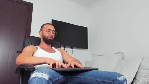 Snapshot of michaelevansx chatting on 01-05-25, 08:00 MichaelEvansx online show from 01-05-25, 08:00