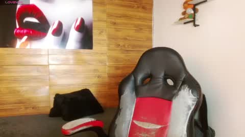 Snapshot of michaelkoiv chatting on 06-11-26, 12:25 michaelkoiv online show from 06-11-26, 12:25