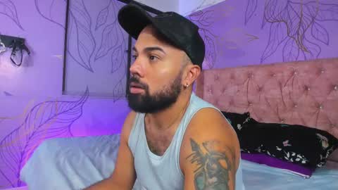 Snapshot of michaell_twink chatting on 02-22-25, 01:22 Michaell online show from 02-22-25, 01:22