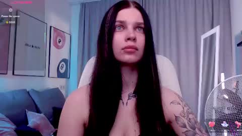 Snapshot of michela_fruet chatting on 06-26-26, 01:10 Kate online show from 06-26-26, 01:10