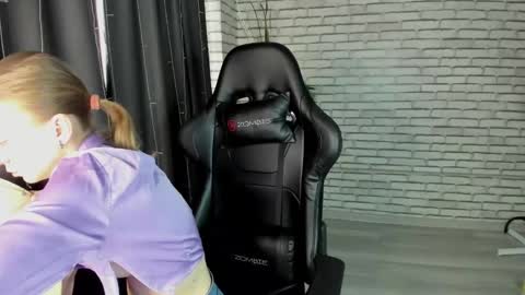 Snapshot of michelle_blond chatting on 03-09-25, 07:01 michelle_blond online show from 03-09-25, 07:01