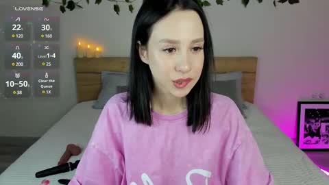 Snapshot of michelle_martinz chatting on 12-21-24, 03:31 Michelle Martinez online show from 12-21-24, 03:31