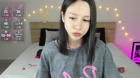 Snapshot of michelle_martinz chatting on 02-25-25, 03:05 Michelle Martinez online show from 02-25-25, 03:05