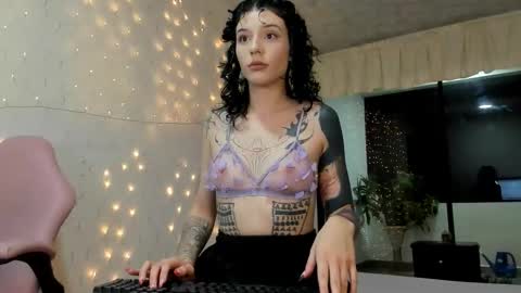 Michelle Ramirez online show from 11-28-25, 07:11
