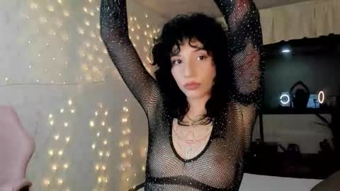 Michelle Ramirez online show from 11-30-25, 04:49