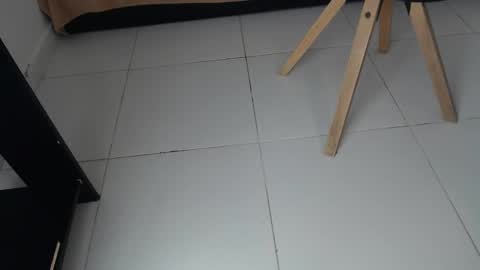 Snapshot of michellee_20 chatting on 10-10-25, 01:32 Michelle online show from 10-10-25, 01:32