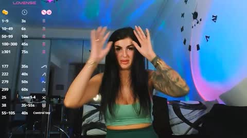 Snapshot of michelleswanx chatting on 10-01-25, 06:58 Michelle online show from 10-01-25, 06:58