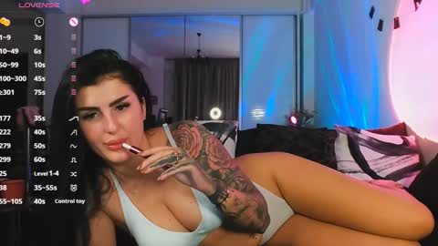 Snapshot of michelleswanx chatting on 10-12-25, 09:03 Michelle online show from 10-12-25, 09:03