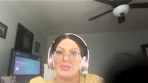 Snapshot of michelletobat69 chatting on 02-06-26, 10:40 Urbaybee23 online show from 02-06-26, 10:40