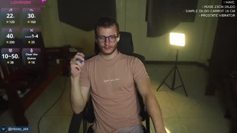 Snapshot of mickey_pict chatting on 12-09-24, 01:24 Mickey online show from 12-09-24, 01:24