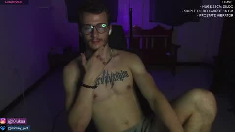 Snapshot of mickey_pict chatting on 01-04-25, 02:25 Mickey online show from 01-04-25, 02:25