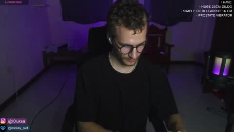 Snapshot of mickey_pict chatting on 01-06-25, 01:41 Mickey online show from 01-06-25, 01:41