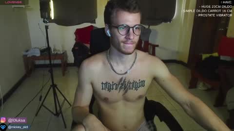 Snapshot of mickey_pict chatting on 01-14-25, 05:51 Mickey online show from 01-14-25, 05:51