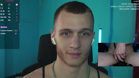 Snapshot of mickey_pict chatting on 02-26-25, 06:15 Mickey online show from 02-26-25, 06:15