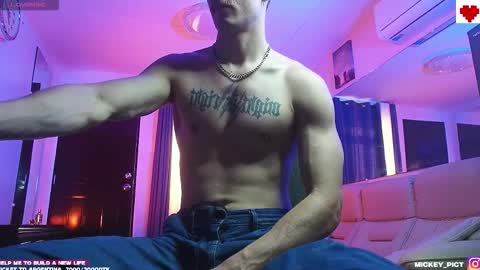 Snapshot of mickey_pict chatting on 10-15-25, 11:16 Mickey online show from 10-15-25, 11:16