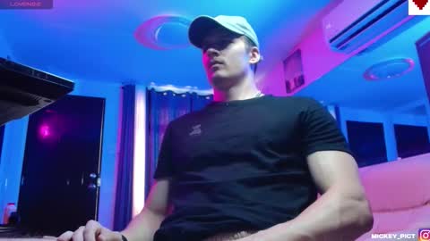 Snapshot of mickey_pict chatting on 11-08-25, 01:39 Mickey online show from 11-08-25, 01:39