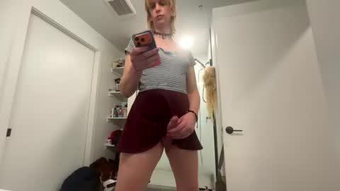 Snapshot of mickisofine chatting on 07-20-26, 02:37 mickisofine online show from 07-20-26, 02:37