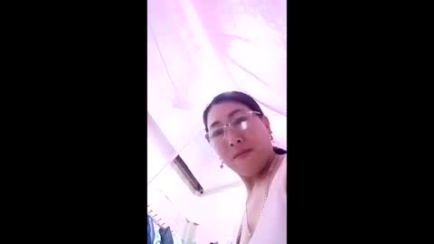 Snapshot of mickye00 chatting on 04-17-26, 12:24 Miky online show from 04-17-26, 12:24