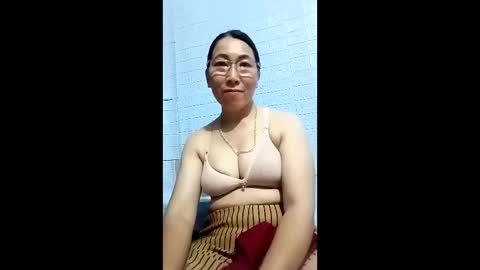 Snapshot of mickye00 chatting on 05-06-26, 03:46 Miky online show from 05-06-26, 03:46