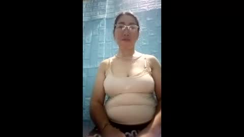 Snapshot of mickye00 chatting on 05-06-26, 07:08 Miky online show from 05-06-26, 07:08
