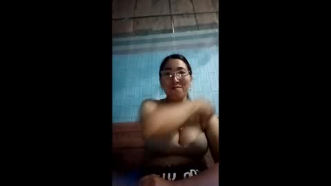 Snapshot of mickye00 chatting on 05-08-26, 01:27 Miky online show from 05-08-26, 01:27
