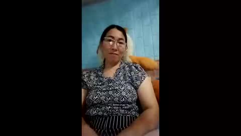 Snapshot of mickye00 chatting on 05-11-26, 01:28 Miky online show from 05-11-26, 01:28