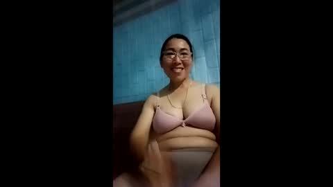 Snapshot of mickye00 chatting on 05-11-26, 02:45 Miky online show from 05-11-26, 02:45