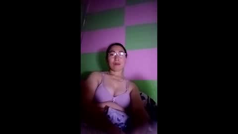 Snapshot of mickye00 chatting on 05-13-26, 02:42 Miky online show from 05-13-26, 02:42