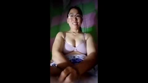 Snapshot of mickye00 chatting on 05-18-26, 04:40 Miky online show from 05-18-26, 04:40