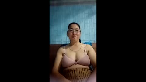 Snapshot of mickye00 chatting on 05-21-26, 10:06 Miky online show from 05-21-26, 10:06
