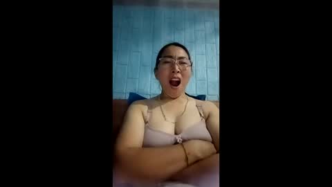 Snapshot of mickye00 chatting on 05-22-26, 02:01 Miky online show from 05-22-26, 02:01
